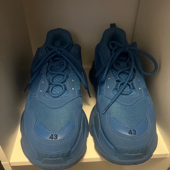 Balenciaga Triple S - Picture 2 of 3